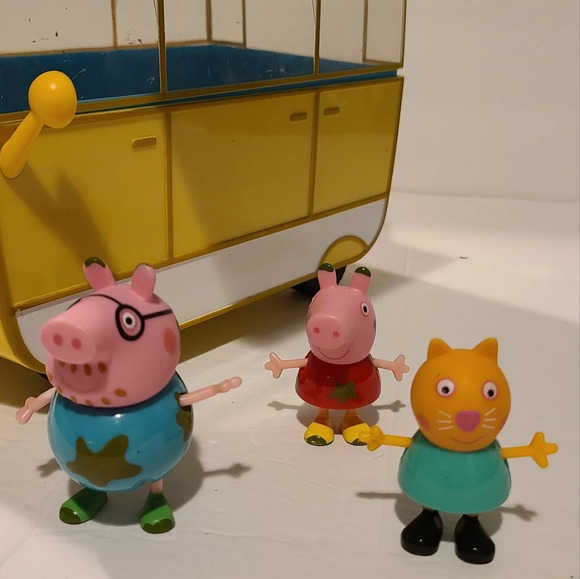 Peppa pig yellow bus  RV camper van - Picture 2 of 11